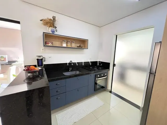Casa 3 quartos e 2 banheiros, à venda, no bairro Monte Carlo em Londrina