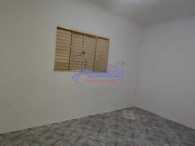 Casa com 126m² 2 quartos e 1 banheiro, para alugar, no bairro Jardim Santa Marina em Jacareí