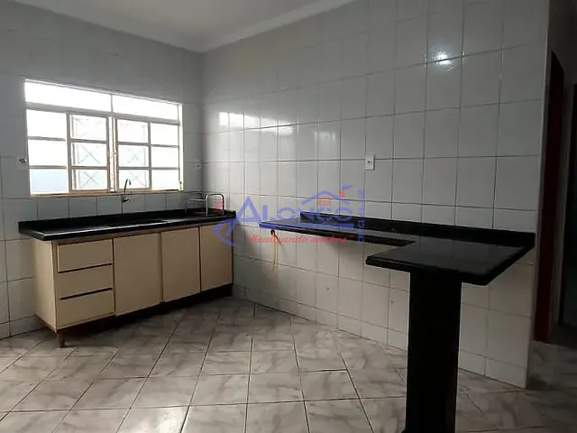Casa com 126m² 2 quartos e 1 banheiro, para alugar, no bairro Jardim Santa Marina em Jacareí