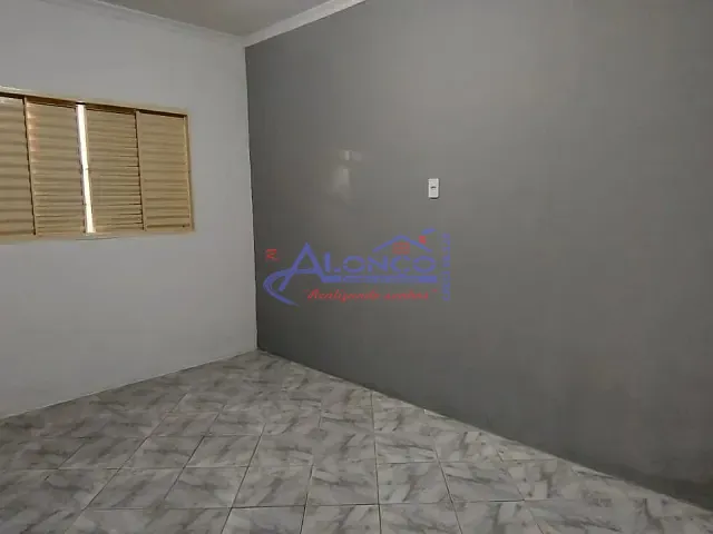 Casa com 126m² 2 quartos e 1 banheiro, para alugar, no bairro Jardim Santa Marina em Jacareí