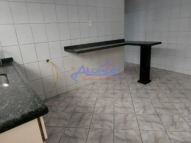 Casa com 126m² 2 quartos e 1 banheiro, para alugar, no bairro Jardim Santa Marina em Jacareí