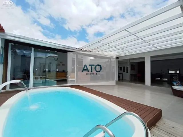 Casa com 465m² 3 quartos e 2 banheiros, à venda, no bairro Centro em Tijucas