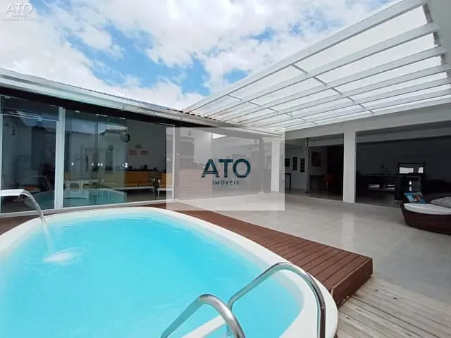 Casa com 465m² 3 quartos e 2 banheiros, à venda, no bairro Centro em Tijucas