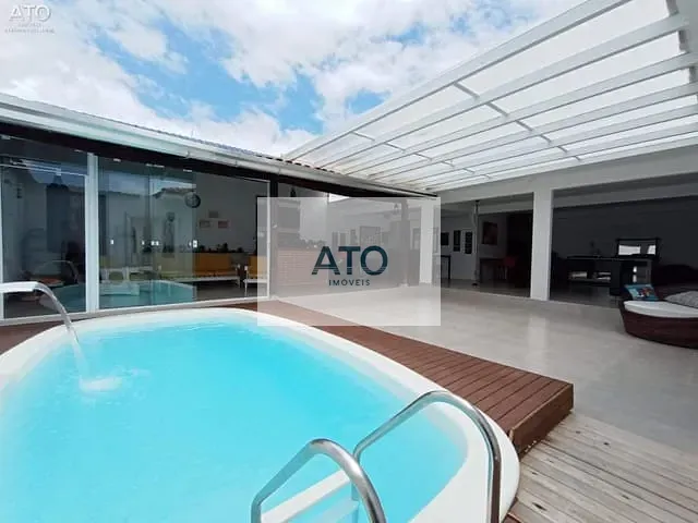 Casa com 465m² 3 quartos e 2 banheiros, à venda, no bairro Centro em Tijucas