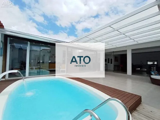 Casa com 465m² 3 quartos e 2 banheiros, à venda, no bairro Centro em Tijucas