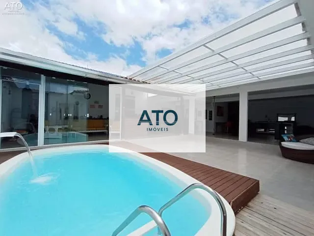 Casa com 465m² 3 quartos e 2 banheiros, à venda, no bairro Centro em Tijucas
