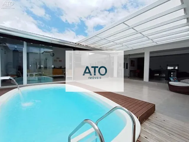 Casa com 465m² 3 quartos e 2 banheiros, à venda, no bairro Centro em Tijucas