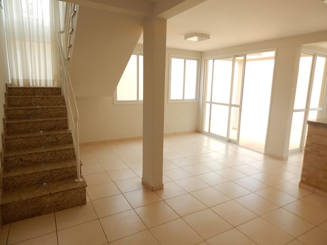 Casa com 576m² 3 quartos e 4 banheiros, à venda, no bairro Estrela em Ponta Grossa