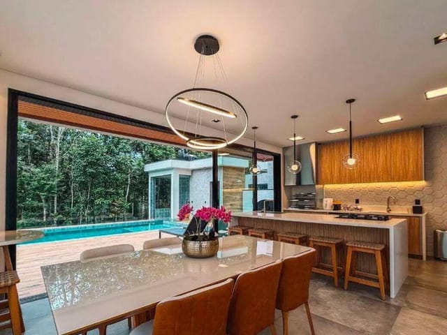 Casa com 369m² 5 quartos e 6 banheiros, à venda, no bairro Centro em Bertioga