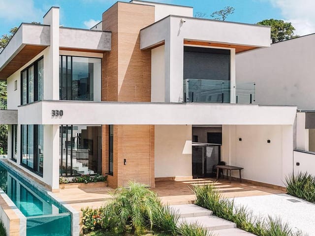 Casa com 369m² 5 quartos e 6 banheiros, à venda, no bairro Centro em Bertioga