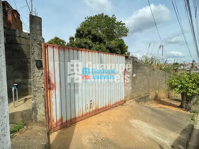 Casa com 48m², à venda, no bairro Parque do Lago em Guaxupé