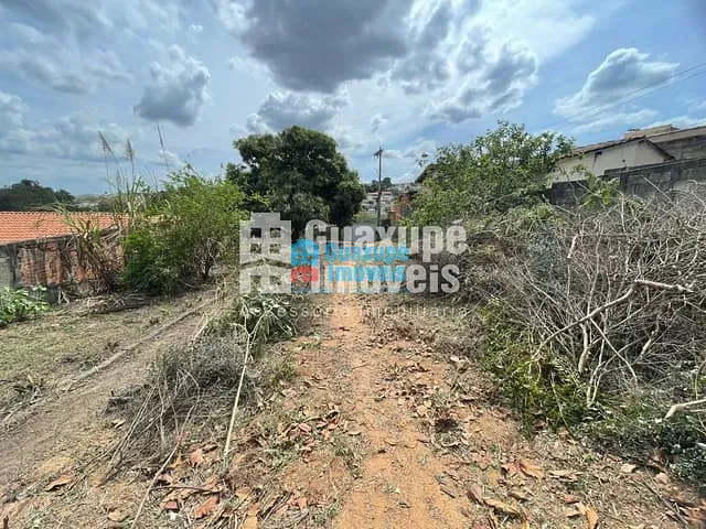 Casa com 48m², à venda, no bairro Parque do Lago em Guaxupé