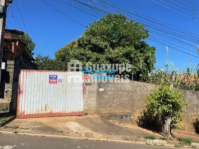 Casa com 48m², à venda, no bairro Parque do Lago em Guaxupé
