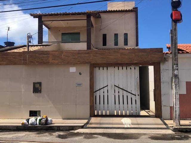 Casa com 160m² 4 quartos e 4 banheiros, à venda, no bairro Aeroporto em Aracaju