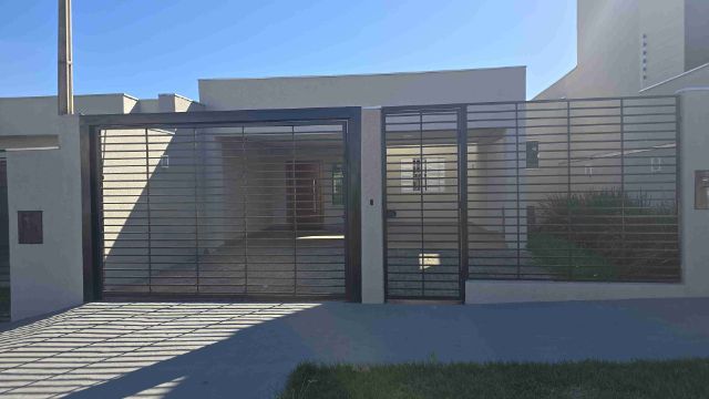 Casa com 200m² 3 quartos e 2 banheiros, à venda, no bairro Jardim Munique em Maringá