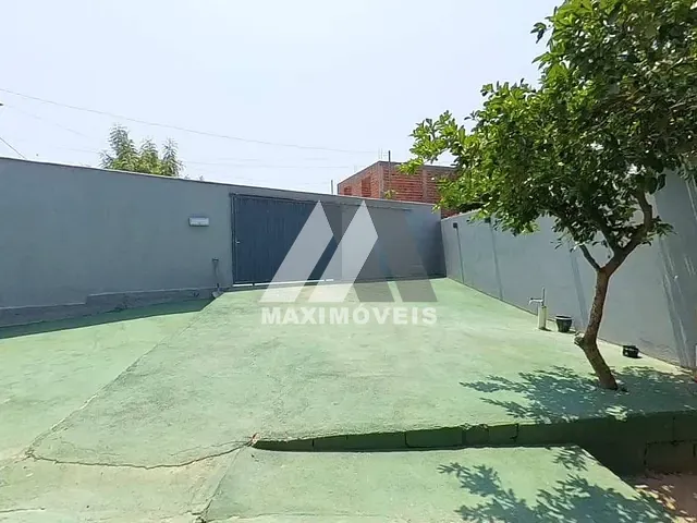 Casa com 360m² 2 quartos e 1 banheiro, à venda, no bairro Renascença em Araçuaí