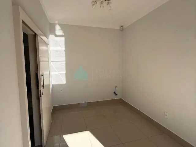 Casa 3 quartos e 1 banheiro, para alugar, no bairro Loteamento Santa Cruz em Catalão