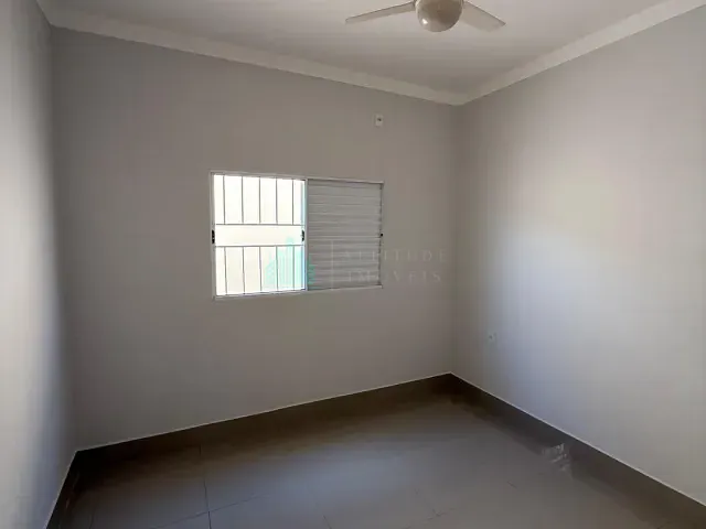 Casa 3 quartos e 1 banheiro, para alugar, no bairro Loteamento Santa Cruz em Catalão