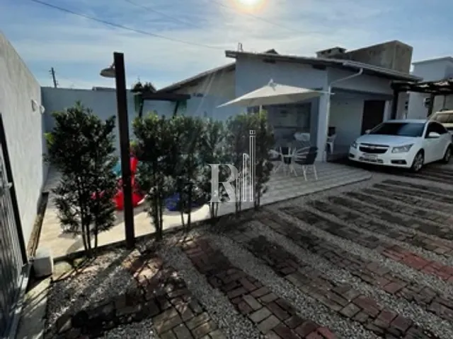 Casa 3 quartos e 2 banheiros, à venda, no bairro Centro em Tijucas