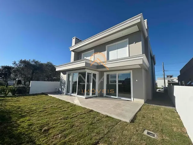 Casa com 401m² 4 quartos e 5 banheiros, à venda, no bairro Laranjal em Pelotas