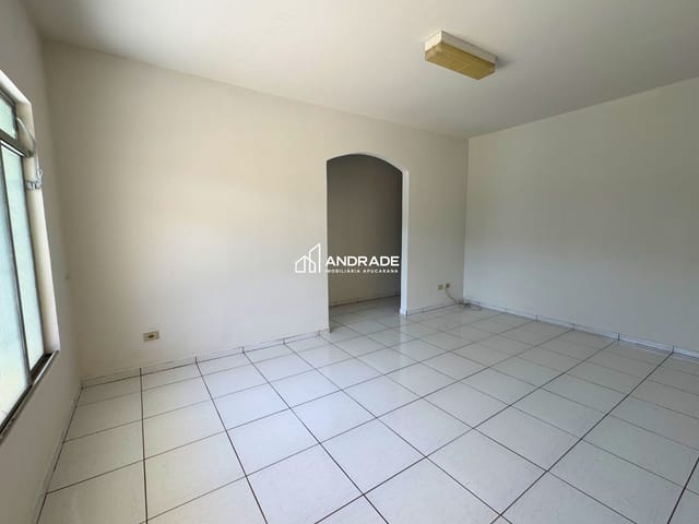 Casa com 469m² 3 quartos e 2 banheiros, para alugar, no bairro Jardim Apucarana em Apucarana