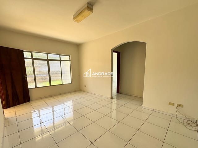 Casa com 469m² 3 quartos e 2 banheiros, para alugar, no bairro Jardim Apucarana em Apucarana