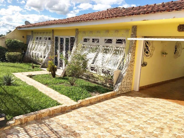 Casa com 300m² 4 quartos e 3 banheiros, à venda, no bairro Orfãs em Ponta Grossa