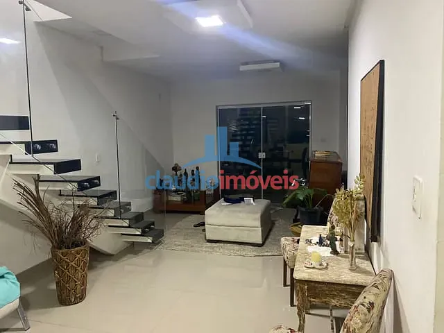 Casa com 240m² 4 quartos e 2 banheiros, à venda, no bairro Vista Alegre em Barra Mansa