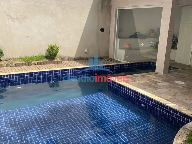 Casa com 240m² 4 quartos e 2 banheiros, à venda, no bairro Vista Alegre em Barra Mansa