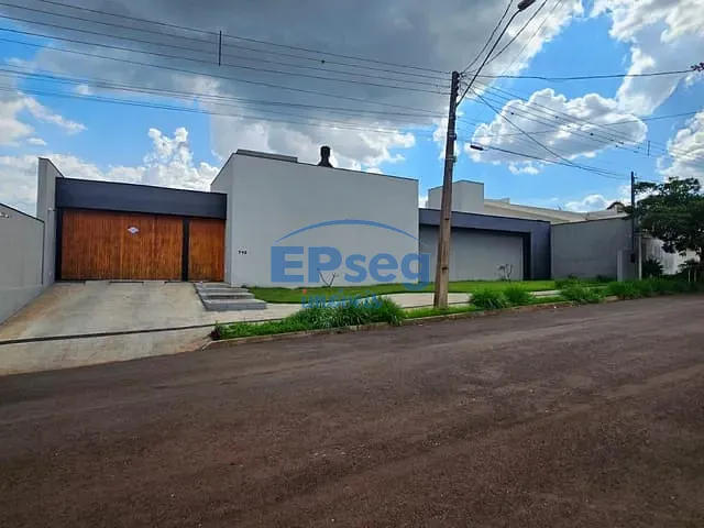 Casa com 1250m² 3 quartos e 3 banheiros, à venda, no bairro Jardim Itatiaia 1 em Londrina