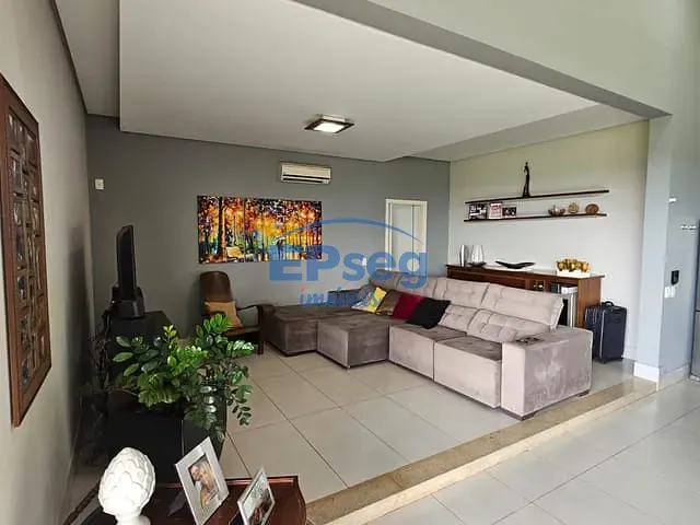 Casa com 1250m² 3 quartos e 3 banheiros, à venda, no bairro Jardim Itatiaia 1 em Londrina