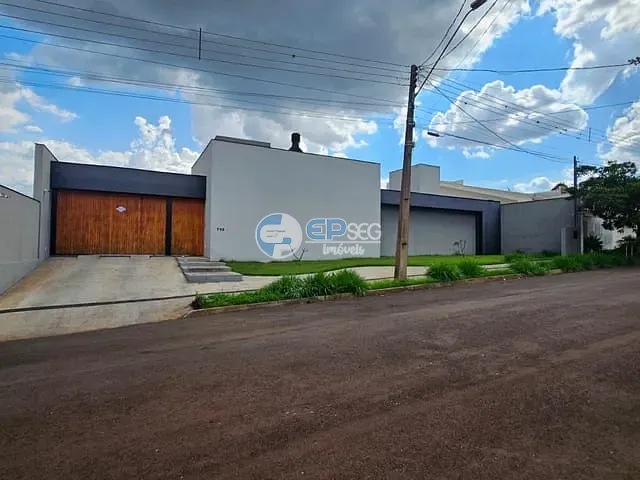 Casa com 1250m² 3 quartos e 3 banheiros, à venda, no bairro Jardim Itatiaia 1 em Londrina
