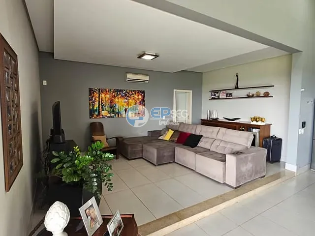 Casa com 1250m² 3 quartos e 3 banheiros, à venda, no bairro Jardim Itatiaia 1 em Londrina