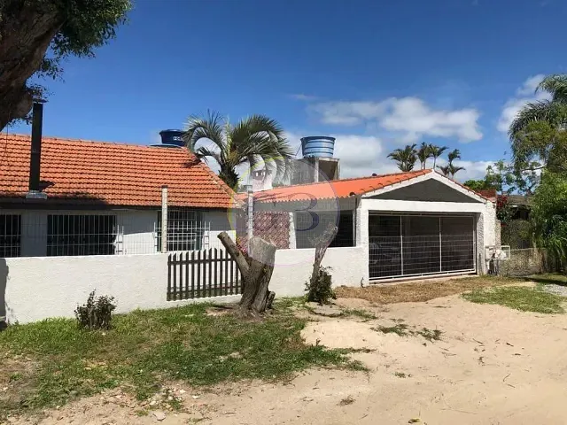 Casa 3 quartos e 2 banheiros, para alugar, no bairro Cassino em Rio Grande