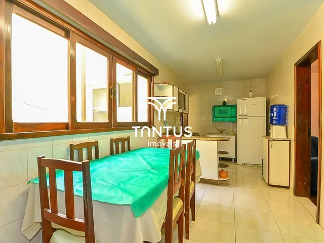 Casa com 455m² 6 quartos e 3 banheiros, à venda, no bairro Guaíra em Curitiba