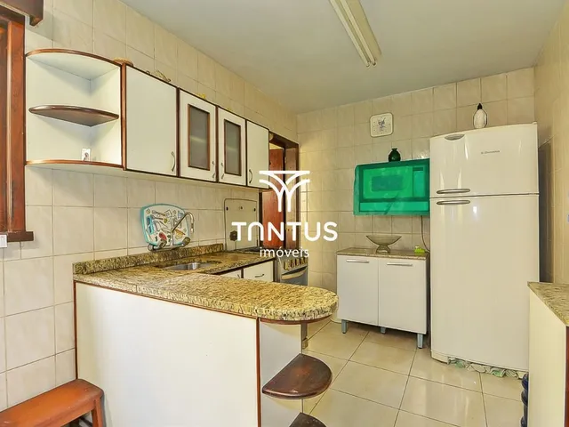 Casa com 455m² 6 quartos e 3 banheiros, à venda, no bairro Guaíra em Curitiba
