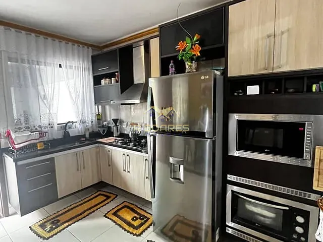 Casa com 360m² 2 quartos e 4 banheiros, à venda, no bairro Iguaçu em Araucária