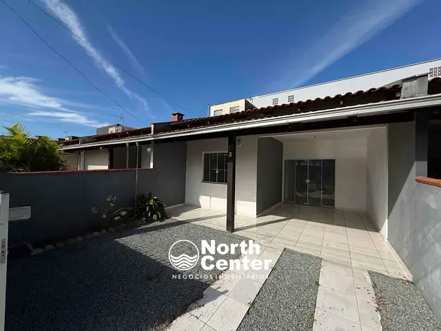 Casa 2 quartos e 1 banheiro, à venda ou para alugar, no bairro CENTRO em Balneário Barra do Sul
