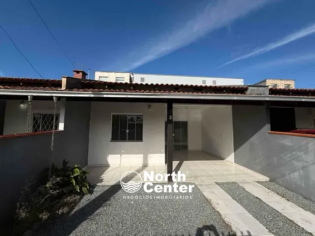 Casa 2 quartos e 1 banheiro, à venda ou para alugar, no bairro CENTRO em Balneário Barra do Sul