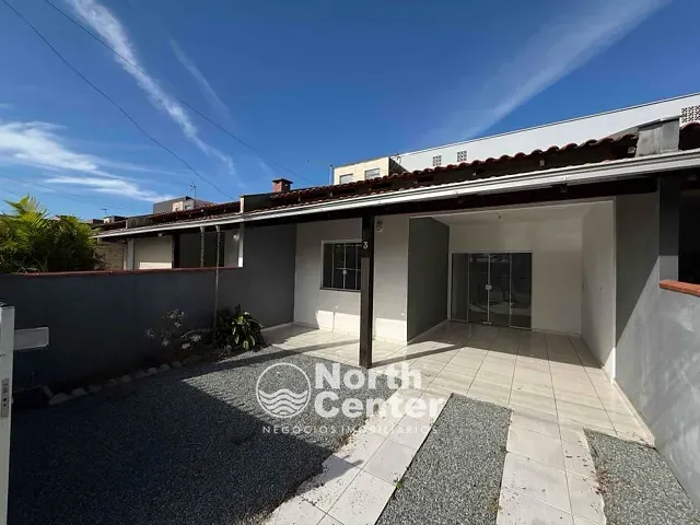 Casa 2 quartos e 1 banheiro, à venda ou para alugar, no bairro CENTRO em Balneário Barra do Sul
