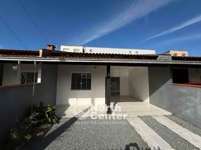 Casa 2 quartos e 1 banheiro, à venda ou para alugar, no bairro CENTRO em Balneário Barra do Sul