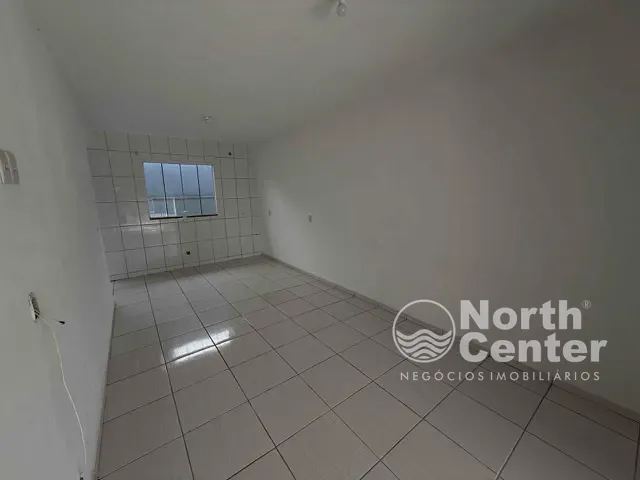 Casa 2 quartos e 1 banheiro, à venda ou para alugar, no bairro CENTRO em Balneário Barra do Sul