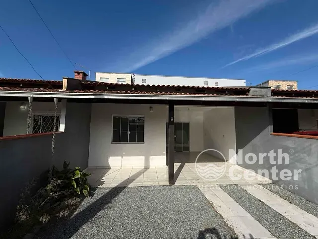 Casa 2 quartos e 1 banheiro, à venda ou para alugar, no bairro CENTRO em Balneário Barra do Sul