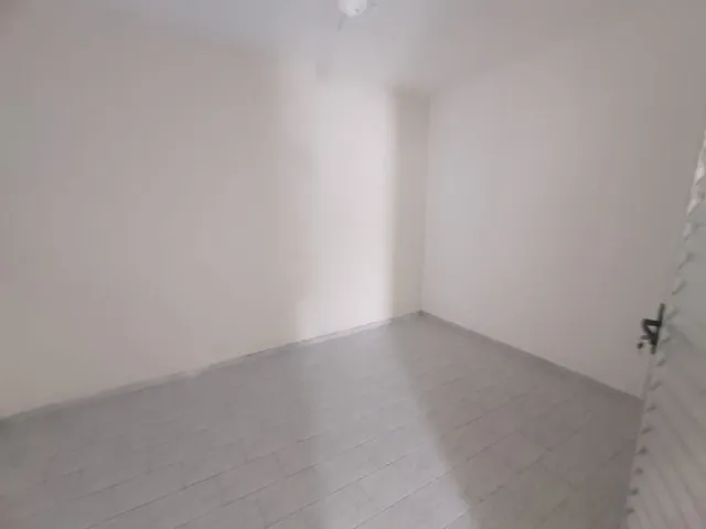 Casa com 300m² 2 quartos e 1 banheiro, para alugar, no bairro Vila Santa Clara em São Paulo