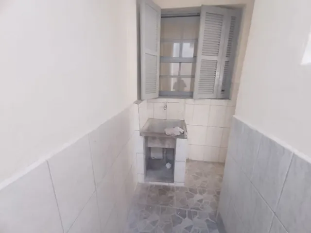 Casa com 300m² 2 quartos e 1 banheiro, para alugar, no bairro Vila Santa Clara em São Paulo