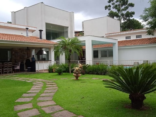 Casa com 1360m² 4 quartos e 5 banheiros, à venda, no bairro Granja Viana em Cotia