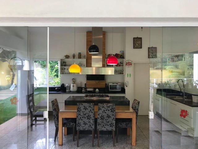Casa com 1360m² 4 quartos e 5 banheiros, à venda, no bairro Granja Viana em Cotia