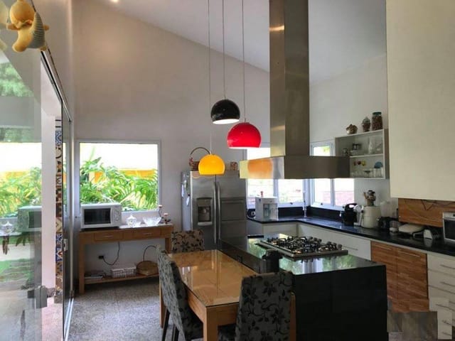 Casa com 1360m² 4 quartos e 5 banheiros, à venda, no bairro Granja Viana em Cotia