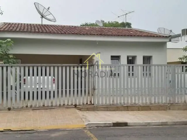 Casa com 323m² 3 quartos e 2 banheiros, à venda, no bairro Bebedouro em Guaxupé