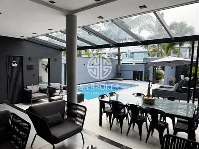 Casa com 320m² 6 quartos e 8 banheiros, à venda, no bairro Barra da Tijuca em Rio de Janeiro